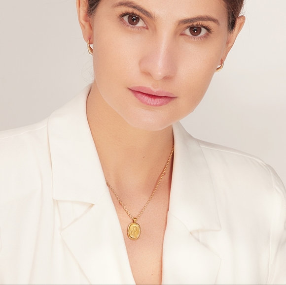 Awesome Oval Flower Necklace - Picture 8 of 8